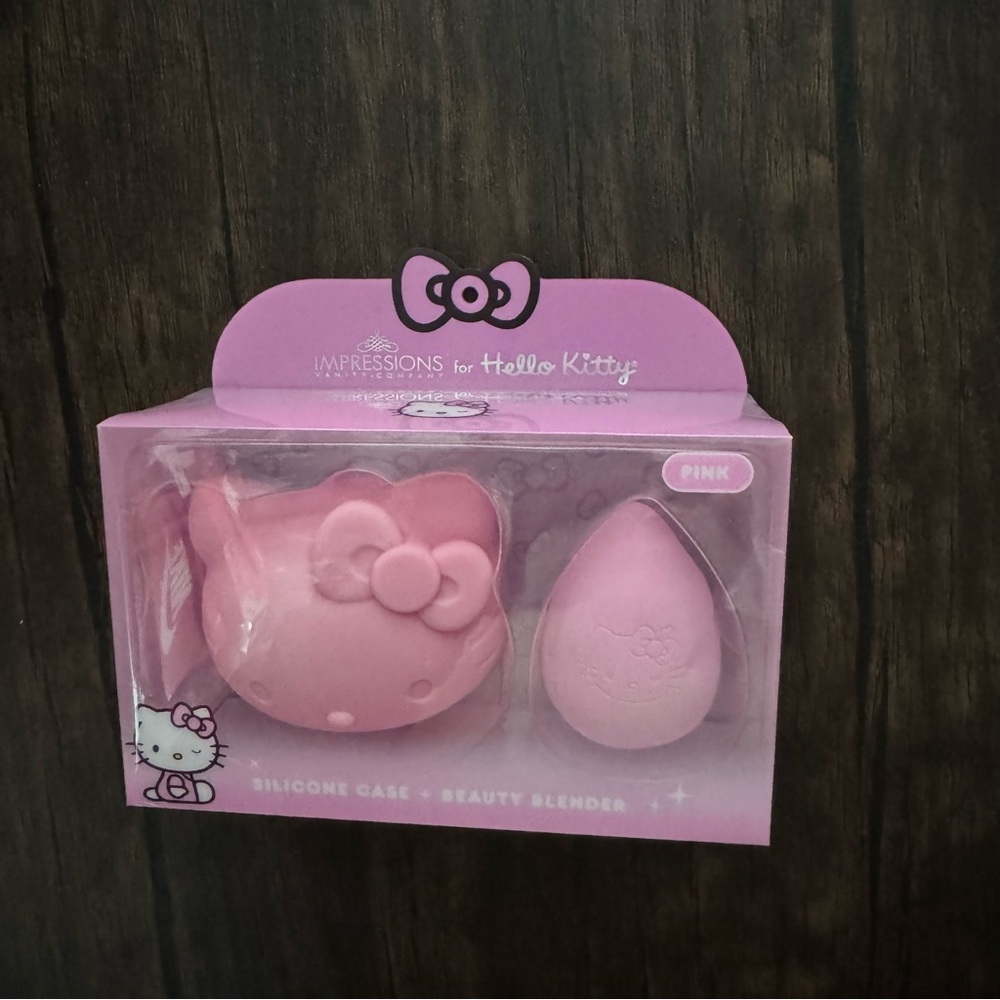 Hello Kitty Pink Silicone Case and Blender Set